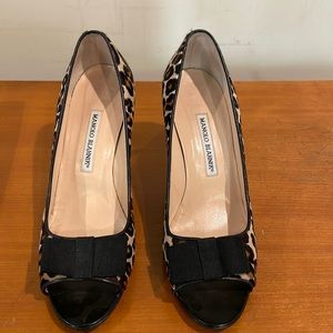 Manolo Blahnik black and leopard peep toe pump